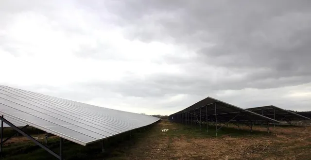 photo  l’essentiel du montage de la centrale photovoltaïque a été réalisé à vaas (projet urbasolar).  &copy;  le maine libre 
