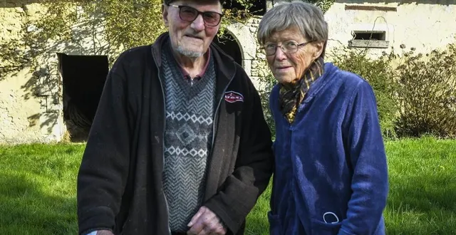 photo  saint-rémy-des-monts, jeudi 25 mars 2021. georges et renée mulot, 99 ans, évoquent leurs souvenirs à la campagne.  &copy;  photo le maine libre-denis lambert 