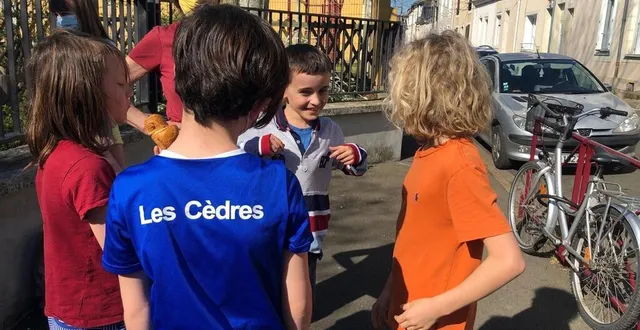 photo  des écoliers, ce mardi 30 mars 2021, au mans. avec un thermomètre à 25 degrés, le record de chaleur en mars, qui datait de 1955, vient d’être légèrement battu.  &copy;  ouest-france 