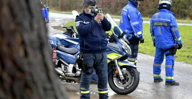 photo  un contrôle de vitesse effectué par la gendarmerie.  &copy;  jérôme fouquet/ouest-france 