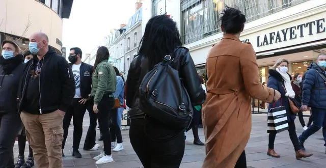 photo  la rue des minimes, au mans. photo d’illustration.  &copy;  dominique breugnot photographer 