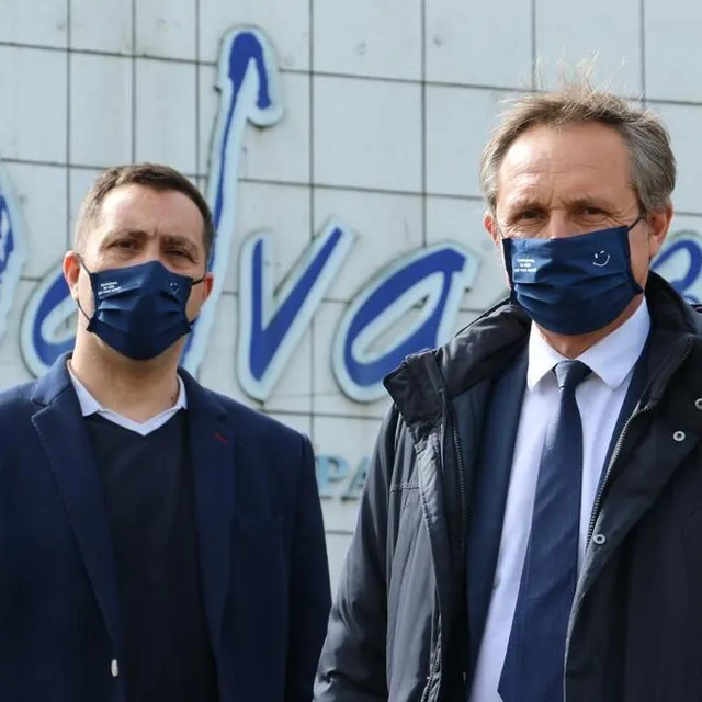 photo à gauche, yohann roussel, coordinateur du centre de vaccination de coulaines, et christophe rouillon, maire de la commune.  ©  ouest-france