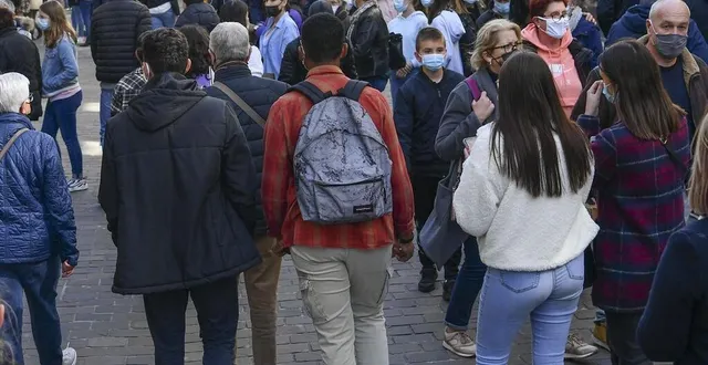 photo  le mans, rue des minimes, samedi 3 avril en milieu d’après-midi. après une matinée plutôt calme, le secteur a été pris d’assaut par les clients.  &copy;  photo le maine libre-yvon loue 