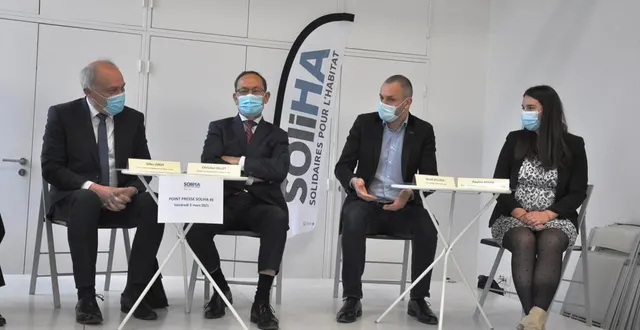 photo  angers, 5 mars 2021. gilles leroy et christian gillet, pour le département, assis aux côtés de benoit delliaux et pauline masse, représentant l’association soliha.  &copy;  anthony pasco 