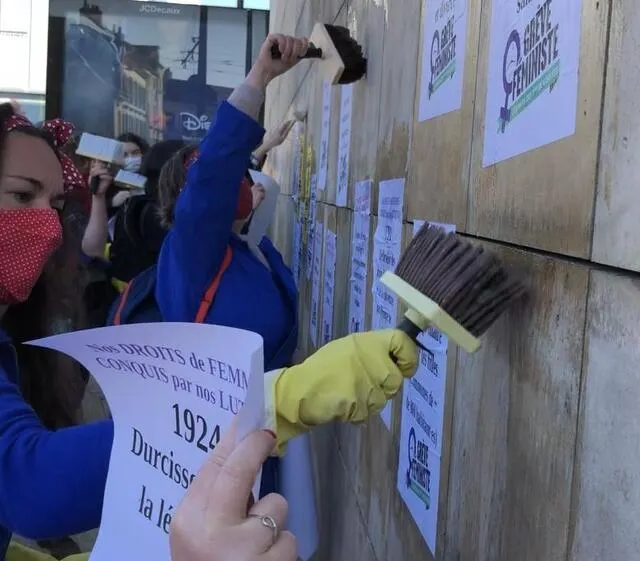 photo le mans, samedi 6 mars 2021. les militantes ont collé des affiches sur le tribunal du mans.  ©  photo le maine libre