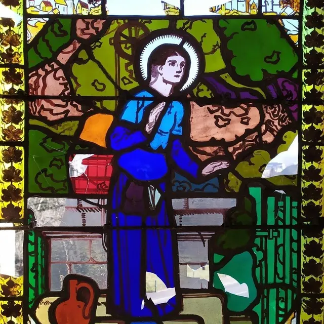 photo un vitrail de l'ancienne chapelle de l'orphelinat.  ©  plmo