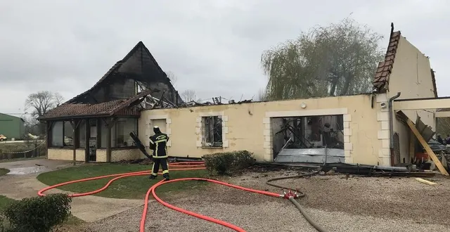 photo  le pavillon de 200 m2 a entièrement brûlé.  &copy;  ouest-france 