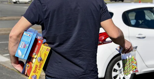 photo  saint-saturnin, jeudi 8 avril 2021. interdit d’acheter des jouets, ou des produits de farce et attrape ? oui, mais pas impossible.  &copy;  photo le maine libre – yvon loué 