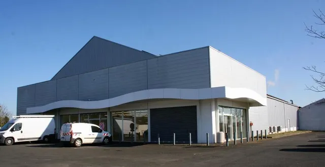 photo  l’ancien magasin leader price de montbizot accueillera le centre de vaccination.  &copy;  le maine libre 