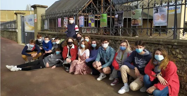 photo  les élèves, filles et garçons, ont travaillé sur cette exposition.  &copy;  le maine libre 