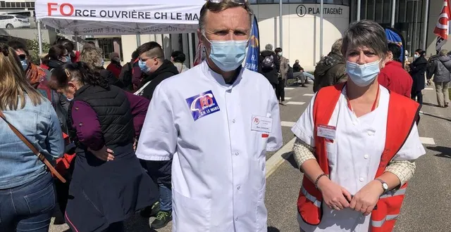 photo  le mans, lundi 12 avril 2021. infirmiers tous les deux, marc gandon, secrétaire départemental fo santé et secrétaire adjoint fo au centre hospitalier du mans, et valérie beaufils, secrétaire de fo au chm, manifestent devant le nouveau bâtiment plantagenêt.  &copy;  le maine libre 