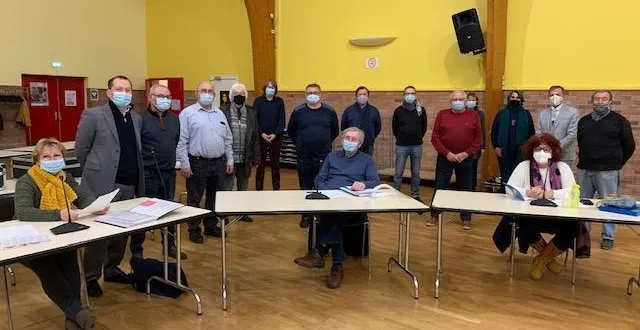 photo  le conseil des sages s’est réuni en présence de sébastien gouhier, maire, stéphane gerault, adjoint et marie-christine abegg, élue en charge du conseil des sages.  &copy;  le maine libre 