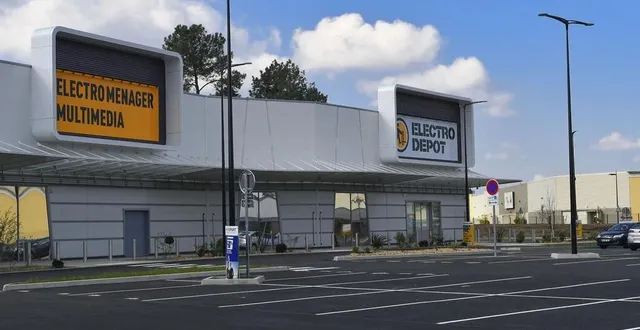 photo  électro dépôt quitte family village pour maine street, en face. ouverture le 26 avril.  &copy;  le maine libre – yvon loué 