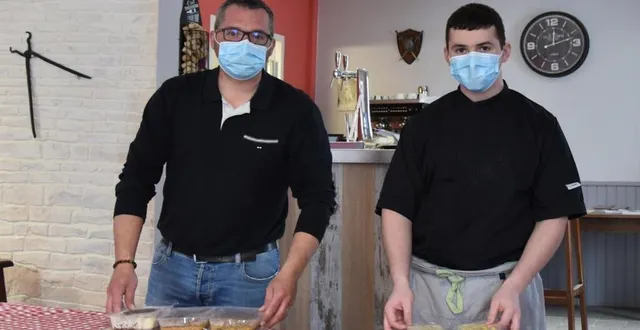 photo  fabien, chef de cuisine du lancelot, et corentin, apprenti.  &copy;  maine libre 