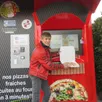 photo  philippe plu, de la société pizza drive, a installé son distributeur route de laval, aux maisons-rouges. 