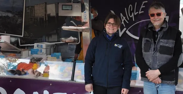 photo  allonnes, mardi. vanessa jodeau prend la suite de pascal laigle à la tête de la poissonnerie de pontlieue sur les marchés.  &copy;  le maine libre 