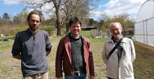 photo  de gauche à droite : hugues rivière, maraîcher ; thomas pascal, président de l’amap de mayet ; philippe tessier, « amapien ».  &copy;  ouest-france 
