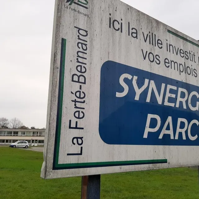 photo le centre de vaccination de la ferté-bernard se trouve dans les locaux du synergie parc, rue robert-surmont?.  ©  archives le maine libre