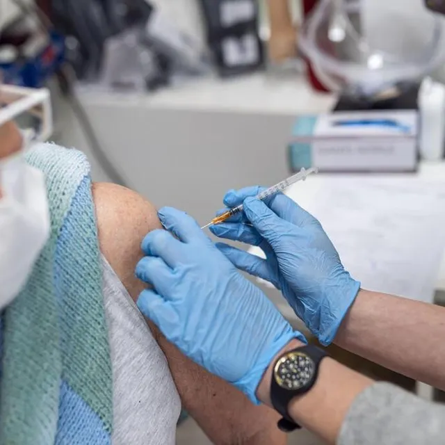 photo certains pharmaciens et médecins généralistes délivrent des doses de vaccin astrazeneca, dédié aux plus de 55 ans.  ©  archives presse océan – olivier lanrivain