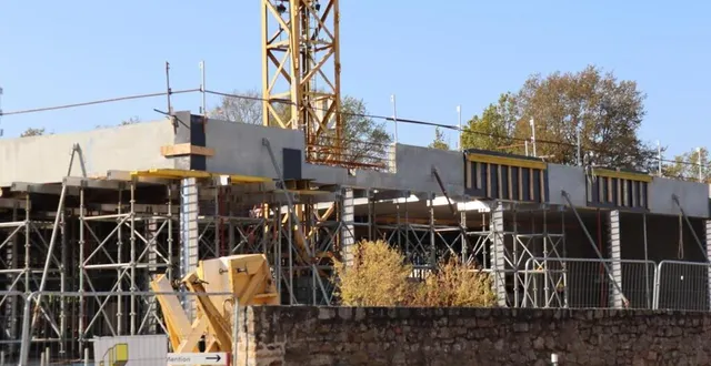 photo  selon jean-françois zalesny, maire de précigné, qui a présenté le projet de financement 2021 du pôle culturel saint-denis à sablé-sur-sarthe, lors du conseil communautaire de jeudi 15 avril 2021 : « les travaux avancent bien. »  &copy;  ouest-france 