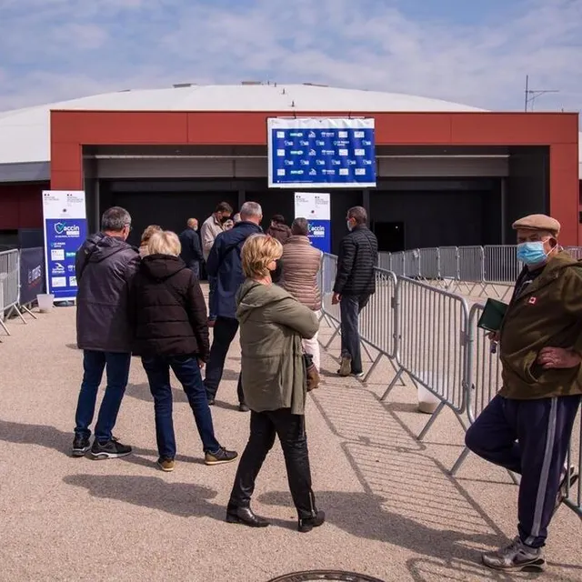 photo plusieurs centaines de volontaires à la vaccination avaient rendez-vous pour cette journée d’ouverture.  ©  photo le maine libre - clément szczuczynski