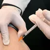 photo la cdc recherche des professionnels de santé prêts à donner de leur temps pour aider à la vaccination.