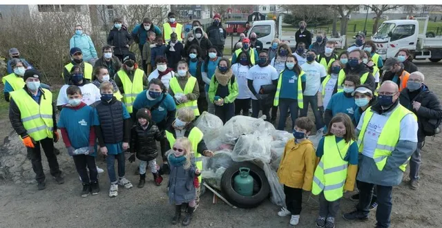photo  les habitants s’associent ainsi à l’embellissement de leur espace de vie et à la lutte contre la pollution urbaine.  &copy;  le maine libre 
