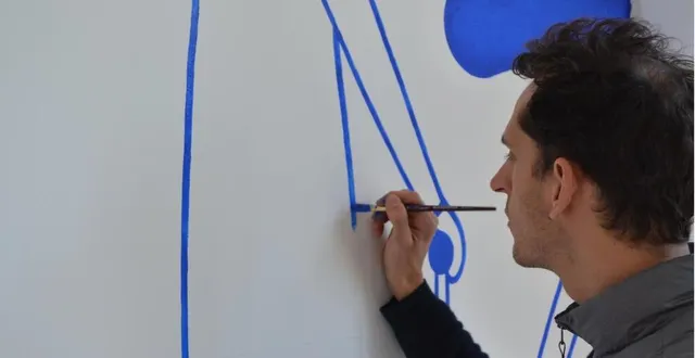 photo  durant sa résidence au centre d’art, vincent godeau a réalisé une fresque murale..  &copy;  ouest-france 