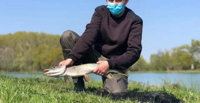 photo  valérie, qui pêche depuis une trentaine d’années, ne manquera pas cette ouverture. où se rendra-t-elle ? le lieu est tenu secret.  &copy;  photo archives le maine libre 