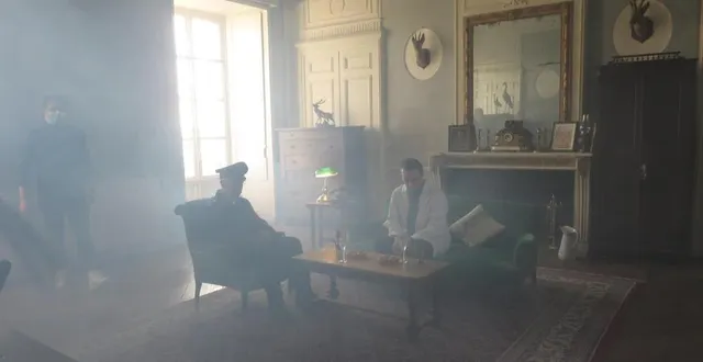 photo  reconstitution au château avec le commandant nazi et le médecin français georg renno, complice de crime contre l’humanité…  &copy;  le maine libre 