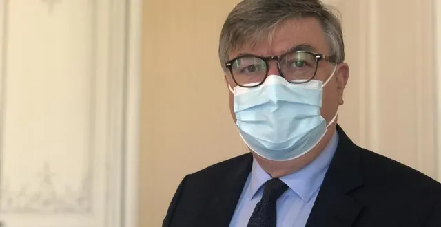 photo  patrick dallennes, le préfet de la sarthe, explique les raisons de l’autorisation de passage des poids lourds à l’échangeur de connerré.  &copy;  ouest-france 