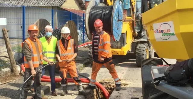 photo  une nouvelle tranche de travaux d’effacement des réseaux électrique, téléphonique et d’éclairage public (avec implantation de nouveaux luminaires) vient de débuter rue du dépôt.  &copy;  ouest-france 
