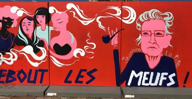 photo  place des jacobins, une fresque amovible met en scène jeannine, alias la mère lapipe, figure locale. une peinture xxl, en plein centre-ville, pour défendre les droits des femmes.  &copy;  ouest-france 
