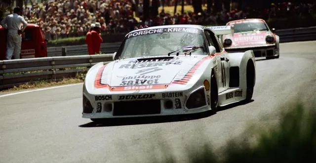 photo  vainqueurs en 1979, les frères whittington sont restés fidèles au team kremer.  &copy;  porsche 