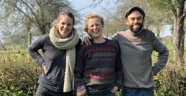 photo  de gauche à droite : thérèse wenger-srodawa, hannah et joseph wenger de la ferme de la berouette à caligny, dans l’orne.  &copy;  ouest-france 