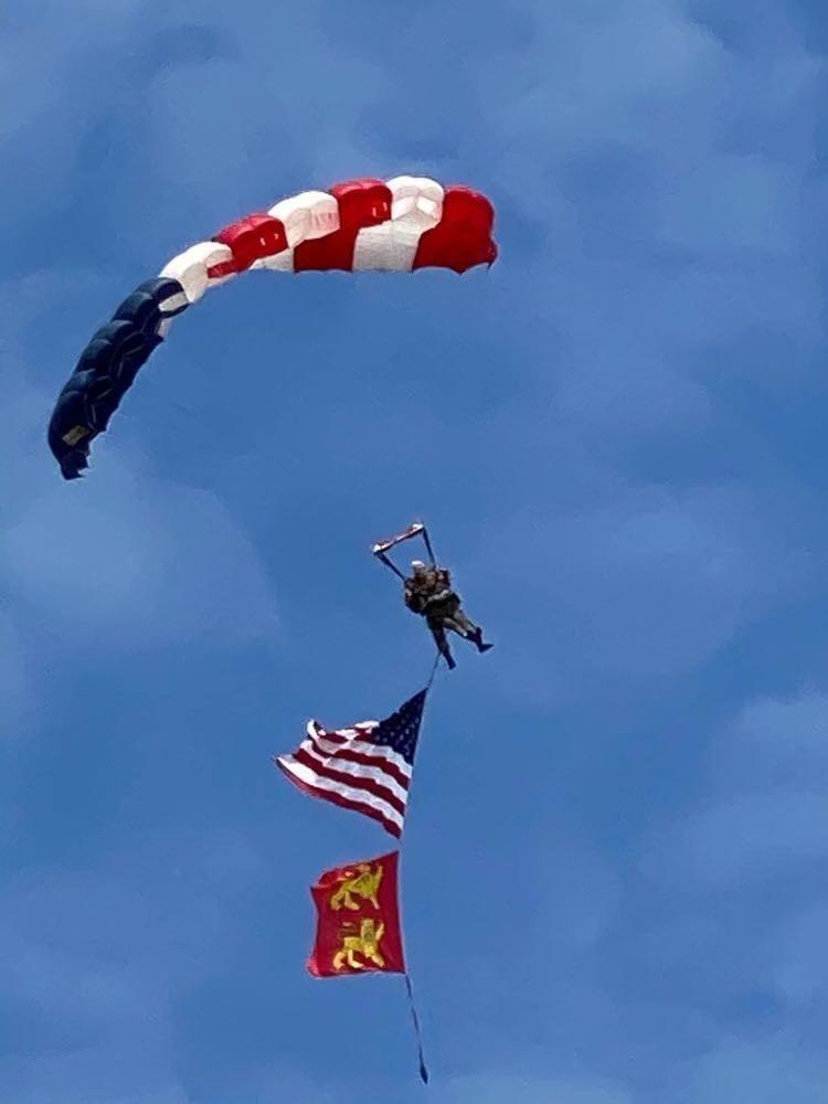 Etats-Unis : Le drapeau normand flotte dans le ciel pour les 100 ans d'un  vétéran du Débarquement