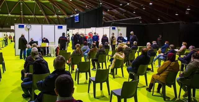 photo  le centre de vaccination de la rotonde, qui a ouvert mardi 20 avril 2021, est le plus important du département.  &copy;  photo archives le maine libre – clément szczuczynski 