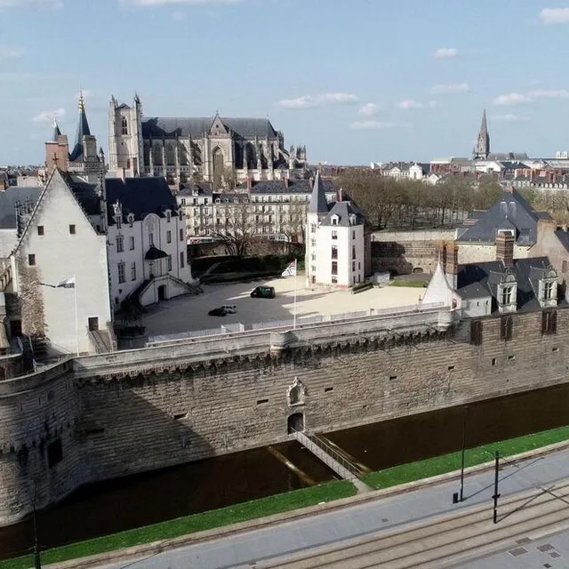 photo à nantes se trouve toujours le château des ducs de bretagne, vestige de la période où la ville était intégrée à la province bretonne.  ©  ouest-france