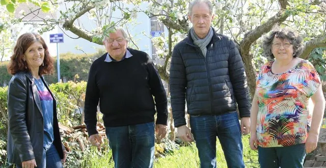 photo  les candidats fi-pcf dans le canton d’alençon 2 (de gauche à droite) : annick guillot, françois tollot, jacky sursois et martine hamel.  &copy;  dr 