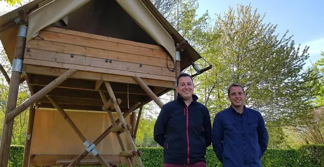 photo  guillaume martinez et benjamin hars gèrent le camping municipal de sablé-sur-sarthe depuis trois ans.  &copy;  ouest-france 