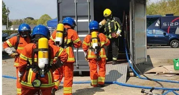 photo  si2p dispose de caissons d’entraînement mobiles pour dispenser les formations sur la lutte contre les incendies dans les entreprises.  &copy;  ouest-france 