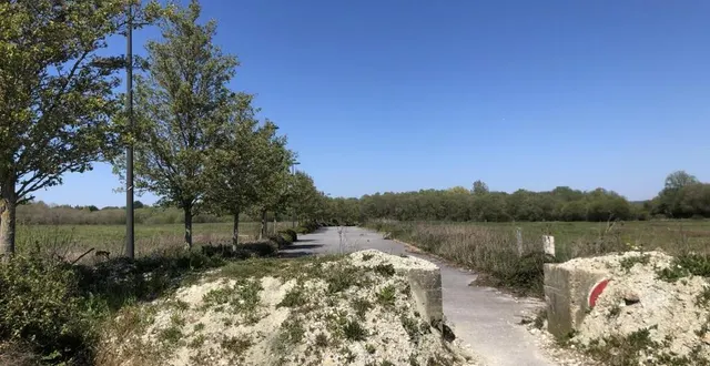 photo  la continuité de la zone artisanale de l’arche jamais exploitée malgré les installations financées par l’argent public.  &copy;  le maine libre 