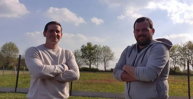 photo  jérémy danjou (à gauche) avec valentin refray les vidéastes de l’ascc foot action.  &copy;  as clermont-créans 