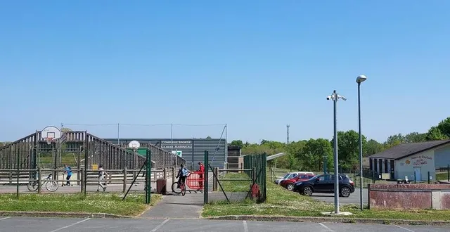 photo  la plus importante association de la commune, le smos gym et danse, avec ses 465 adhérents, bénéficie d’une subvention de 4 000 €. le smos foot et le smos tennis de table, indépendants, recevront respectivement 3 500 € et 1 500 €.  &copy;  ouest-france 