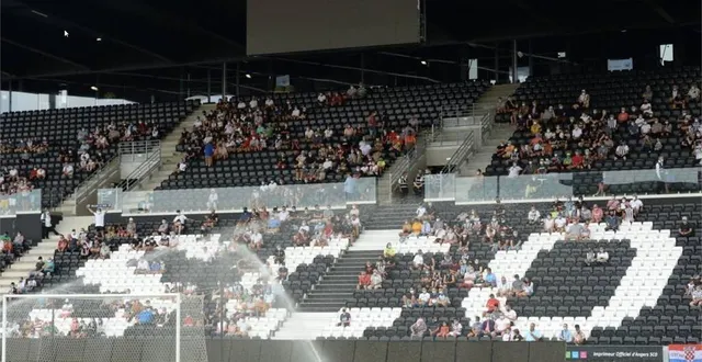 photo  la fédération internationale de football vient d’annoncer qu’angers sco et le paris fc faisaient l’objet d’une interdiction de recrutement.  &copy;  ouest-france 