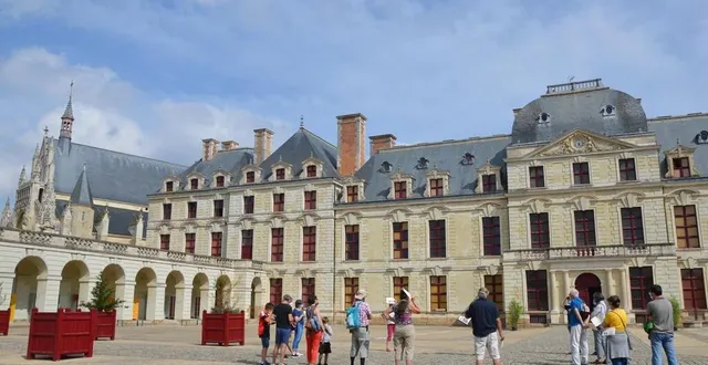 photo  les visites du patrimoine reprennent dimanche 9 mai avec la découverte de l’emblématique site du château de thouars.  &copy;  ville de thouars 