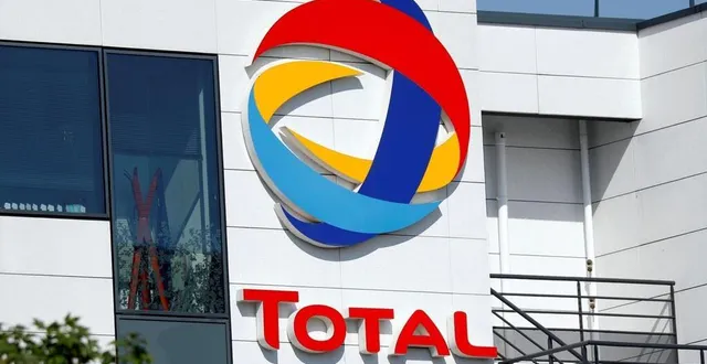 photo  la sanction de total envers « le monde » est surtout symbolique, le groupe pétrolier n'étant pas un gros annonceur du quotidien du soir.  &copy;  charles platiau / reuters 