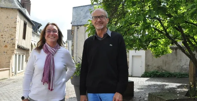 photo  murielle david, adjointe au maire de parcé, en charge des finances et frédéric jugnet.  &copy;  le maine libre 