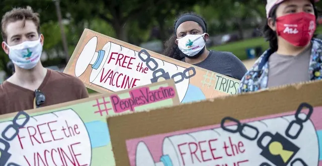 photo  des manifestants réclament un accès pour tous au vaccin contre le covid-19 à washington le 5 mai 2021.  &copy;  shawn thew/epa 
