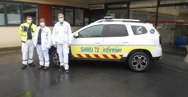 photo  le premier équipage devant le véhicule d’intervention.  &copy;  ouest-france 